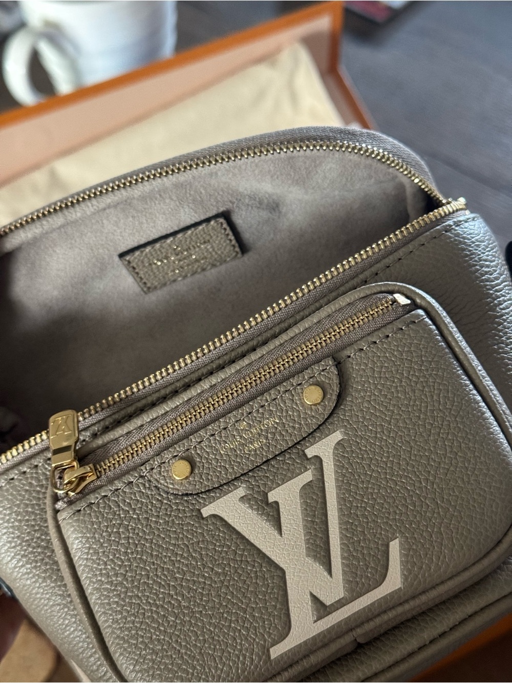 Louis Vuitton Two Tone mini bumbag - Picture 4 of 5